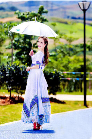 Bộ váy dân tộc H’mông mới - Khaub Ncaws Tawm Tshiab