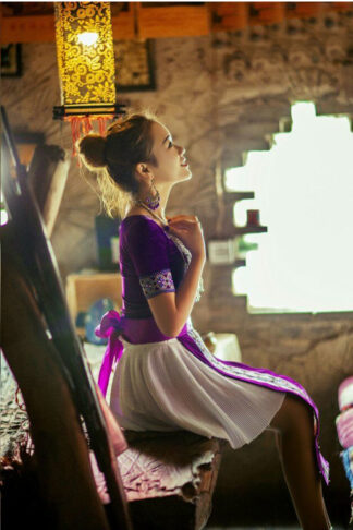 Khaub Ncaws Hmoob  - Trang phục dân tộc