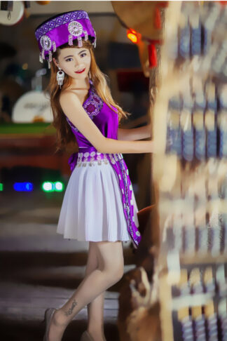 Khaub Ncaws Hmoob  - Trang phục dân tộc mới