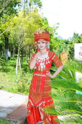 Khaub Ncaws Hmoob – Trang phục cao cấp mới